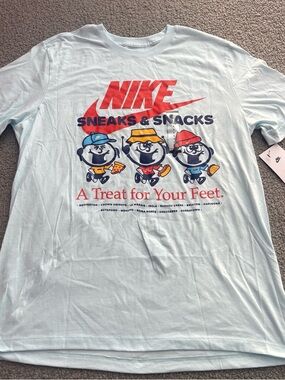 Nike Men’s Sneaks & Snacks T-Shirt Large Light Blue Graphic Short Sleeve Tee NWT